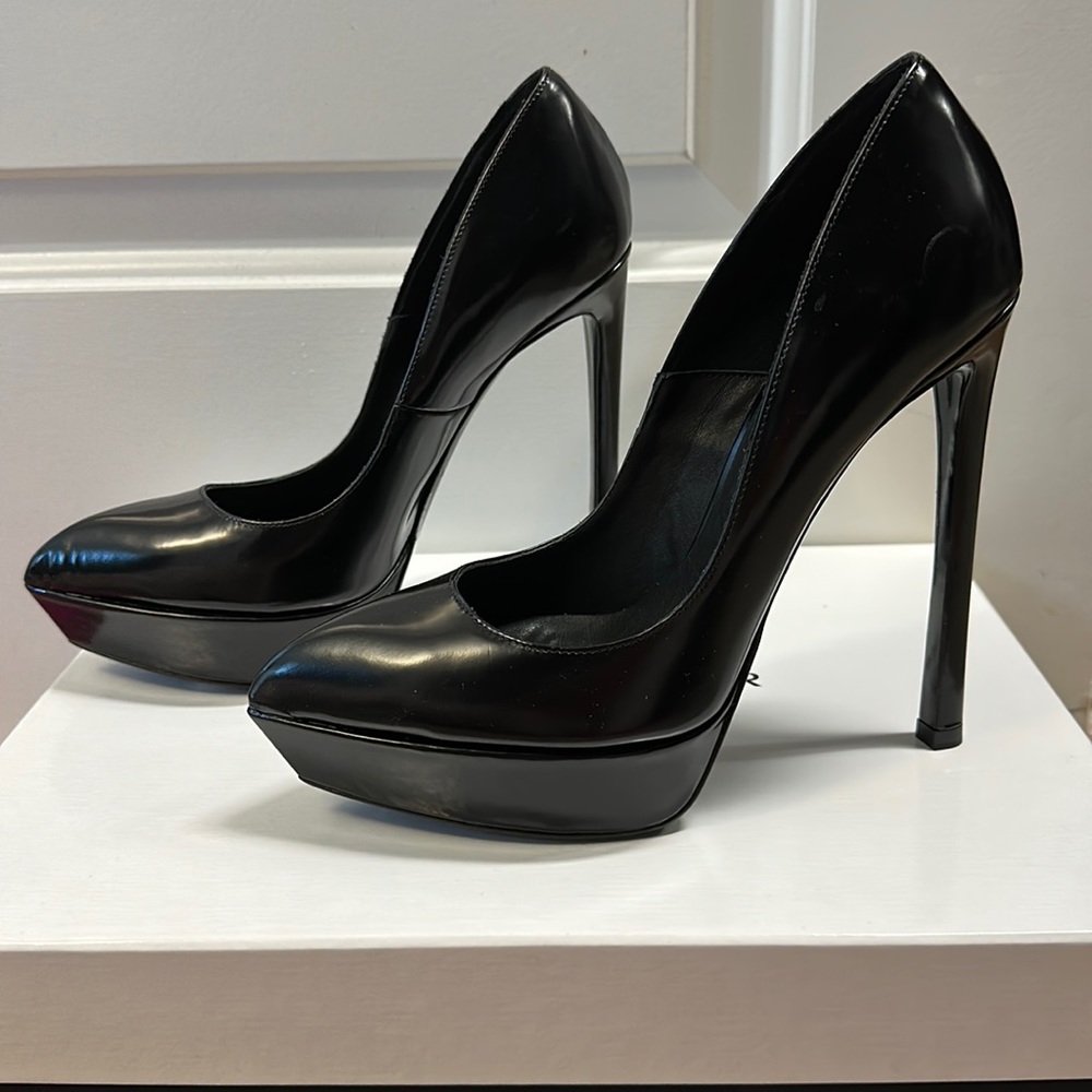NIB Kurt Geiger Empire Pumps